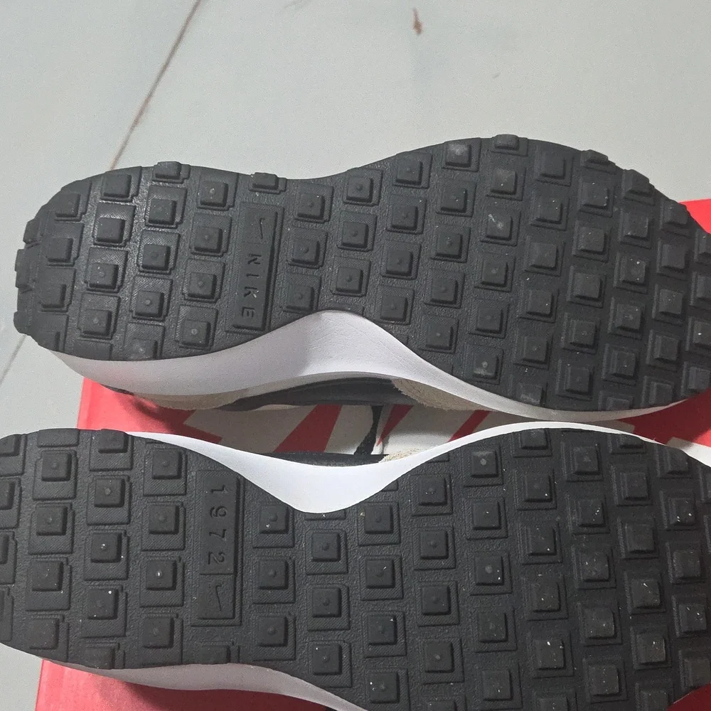 Nike Waffle Debut in Sanddrift and Black - Picture 7 of 12